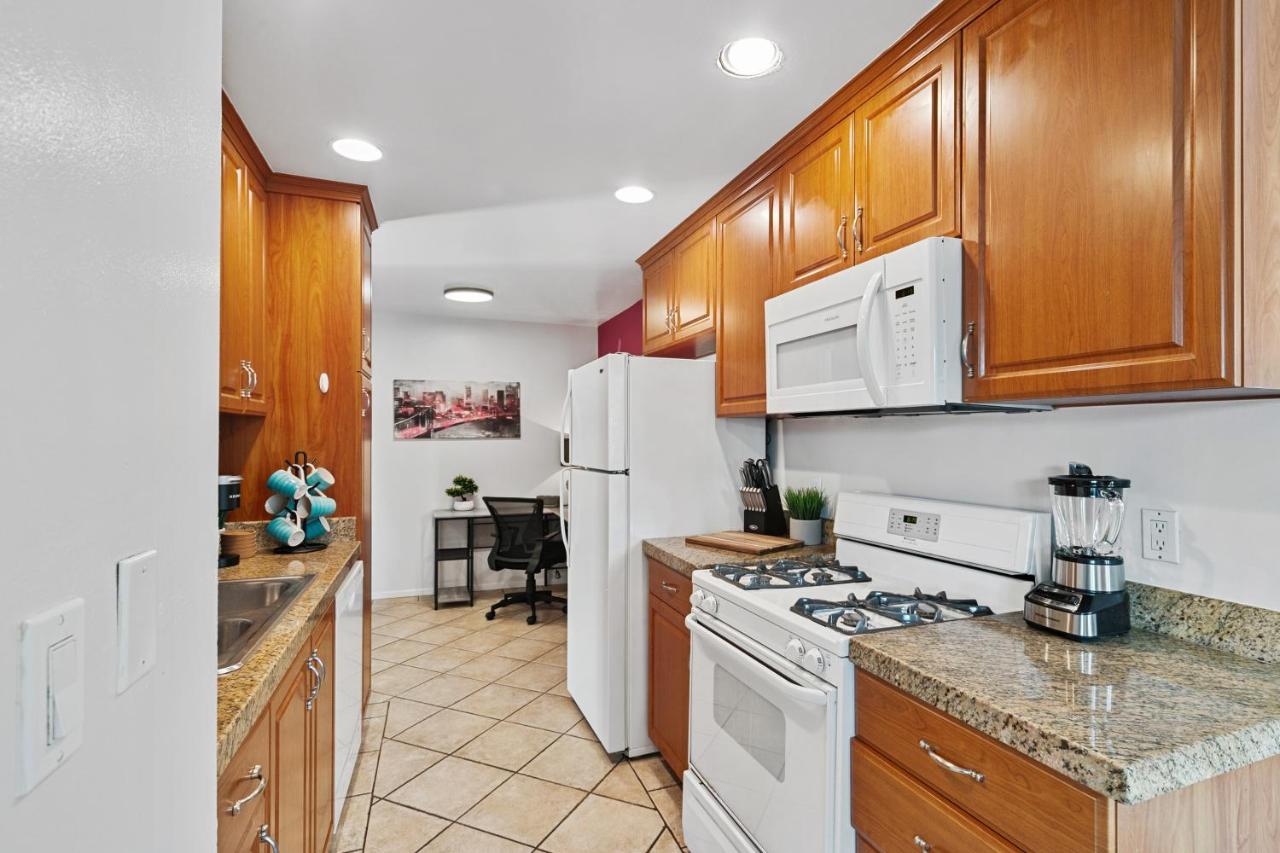 Beverly Hills Chic 2 Bed 2Bath With Patio And Parking 309 Лос-Анджелес Экстерьер фото